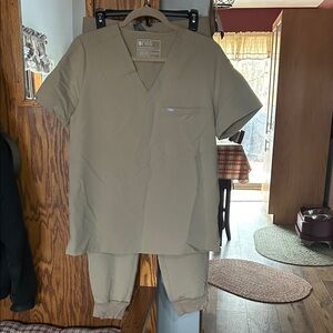 Figs Women's LARGE Khaki Tan Scrub Set